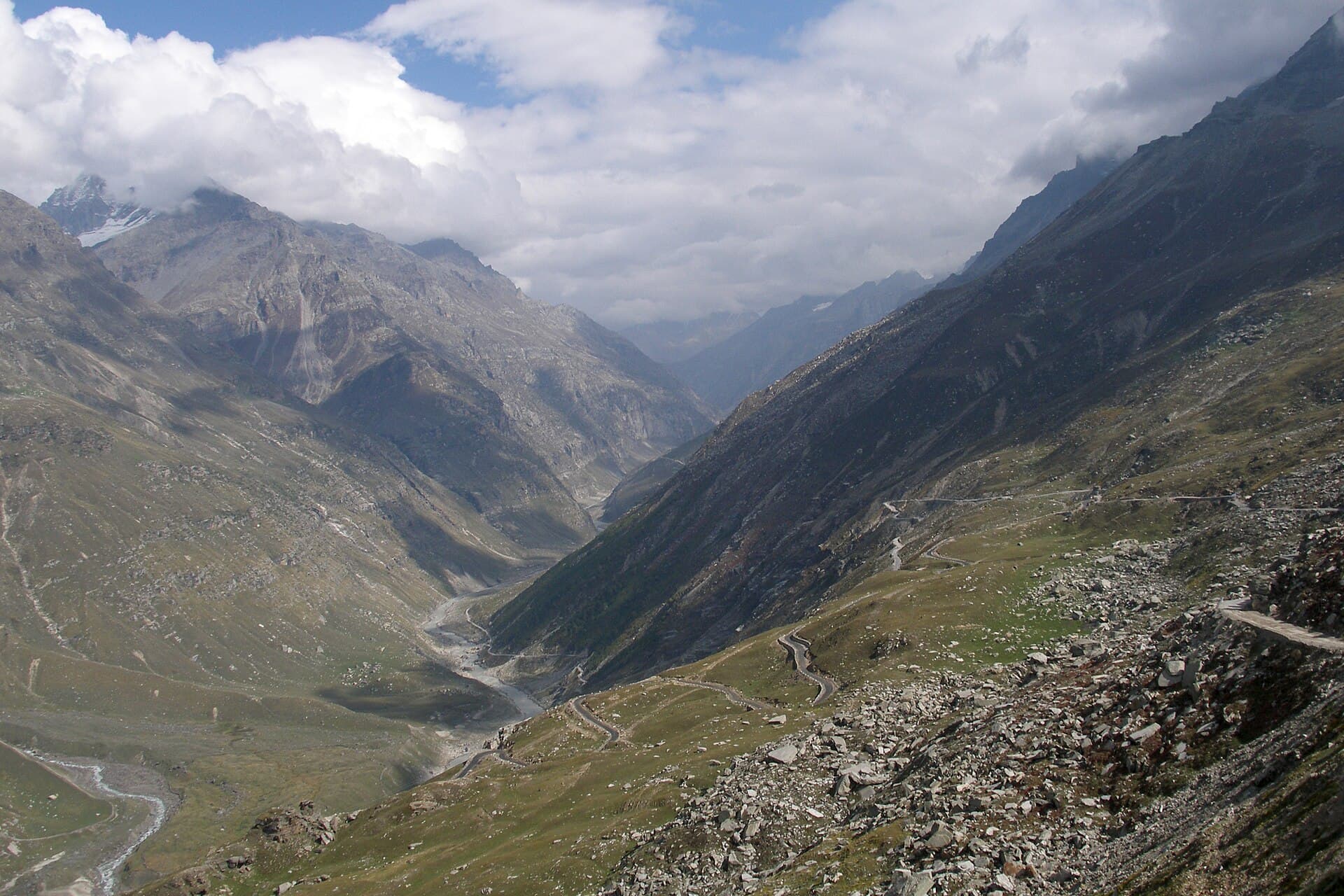 Himachal Hill Trail tour package from Ahmedabad
