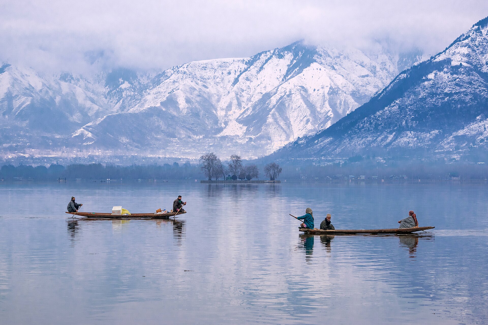Kashmir Paradise tour package from Ahmedabad